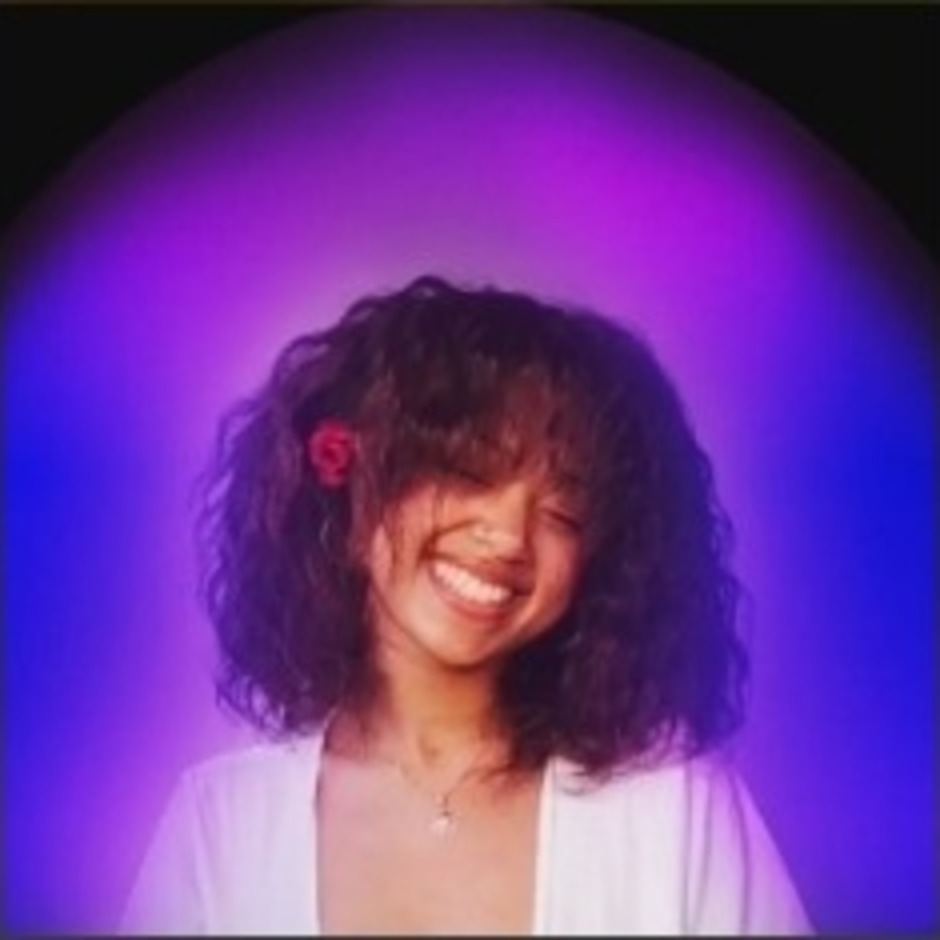 Client surrounded by a violet and blue aura portrait